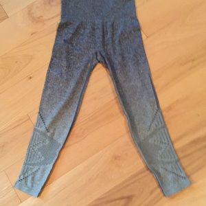 Victoria’s Secret Pink leggings